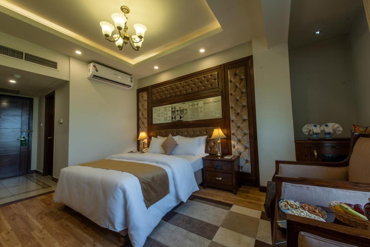 Envoy Continental Hotel Исламабад Экстерьер фото