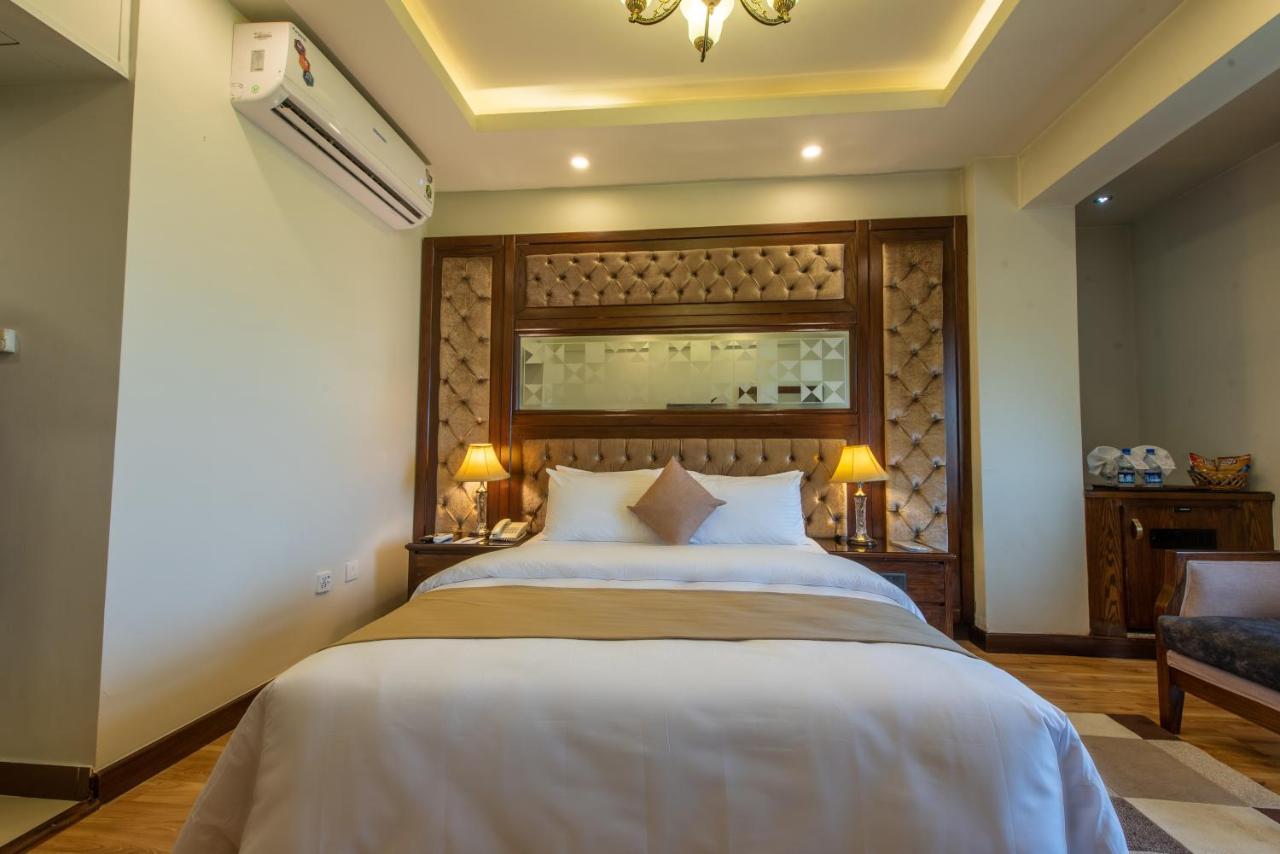Envoy Continental Hotel Исламабад Экстерьер фото