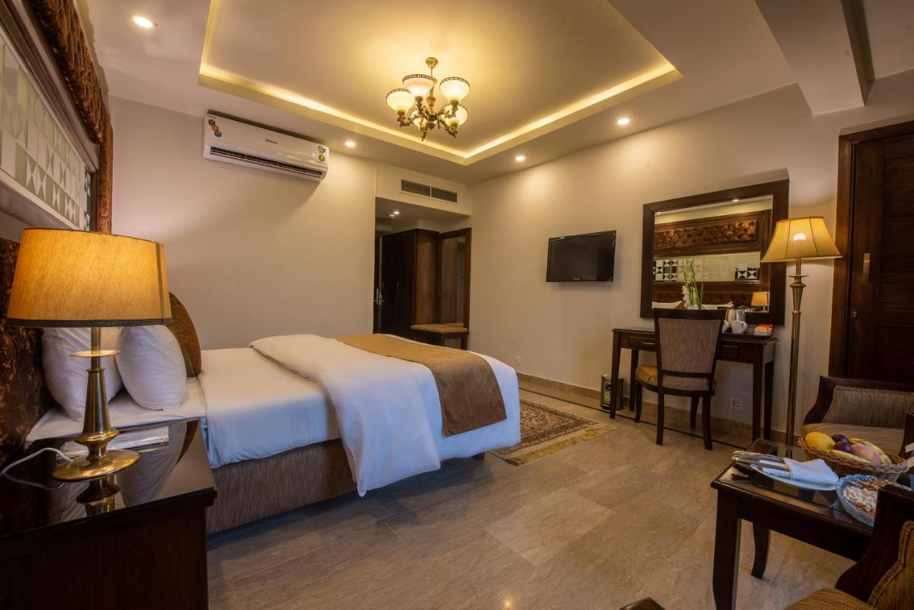 Envoy Continental Hotel Исламабад Экстерьер фото