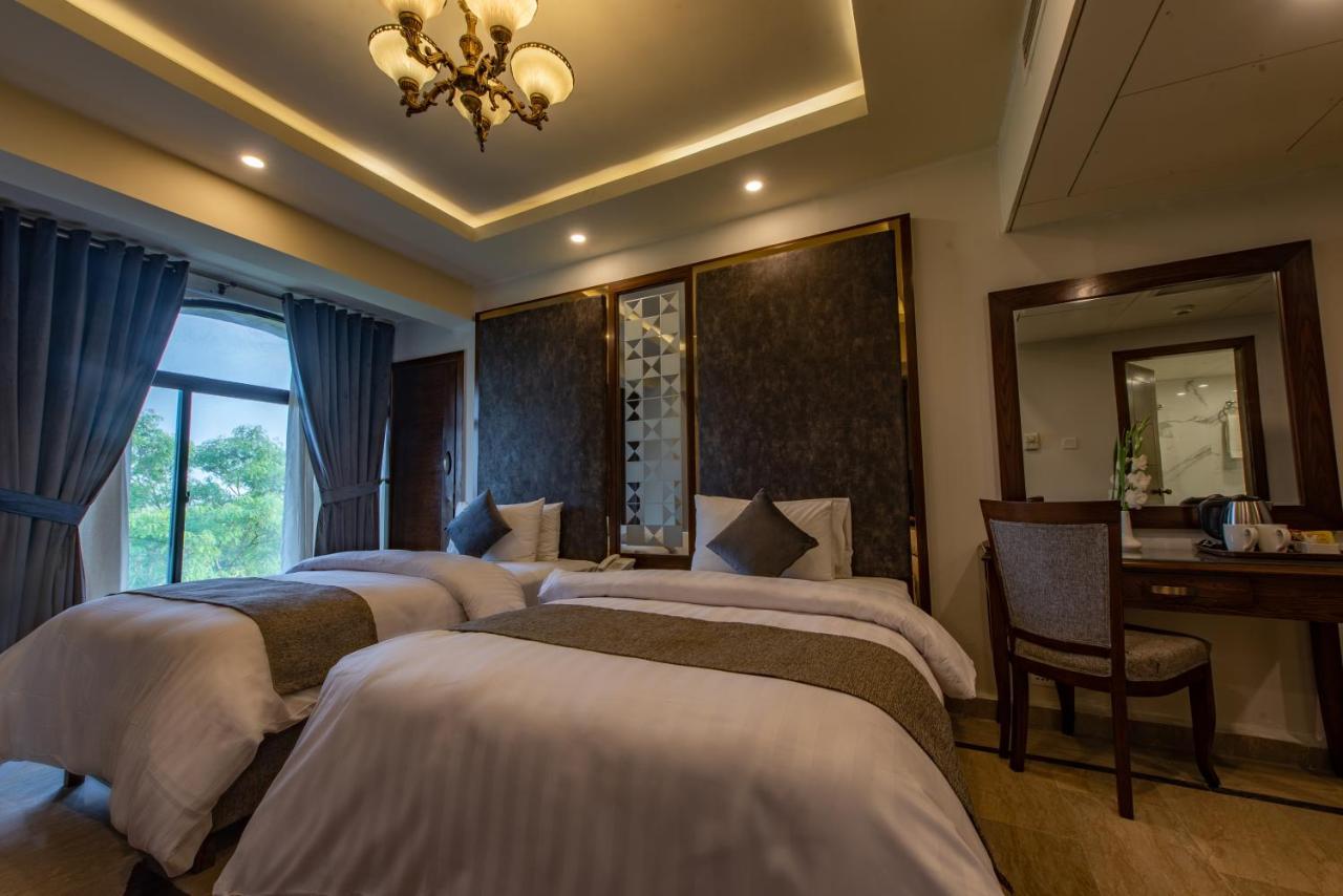 Envoy Continental Hotel Исламабад Экстерьер фото