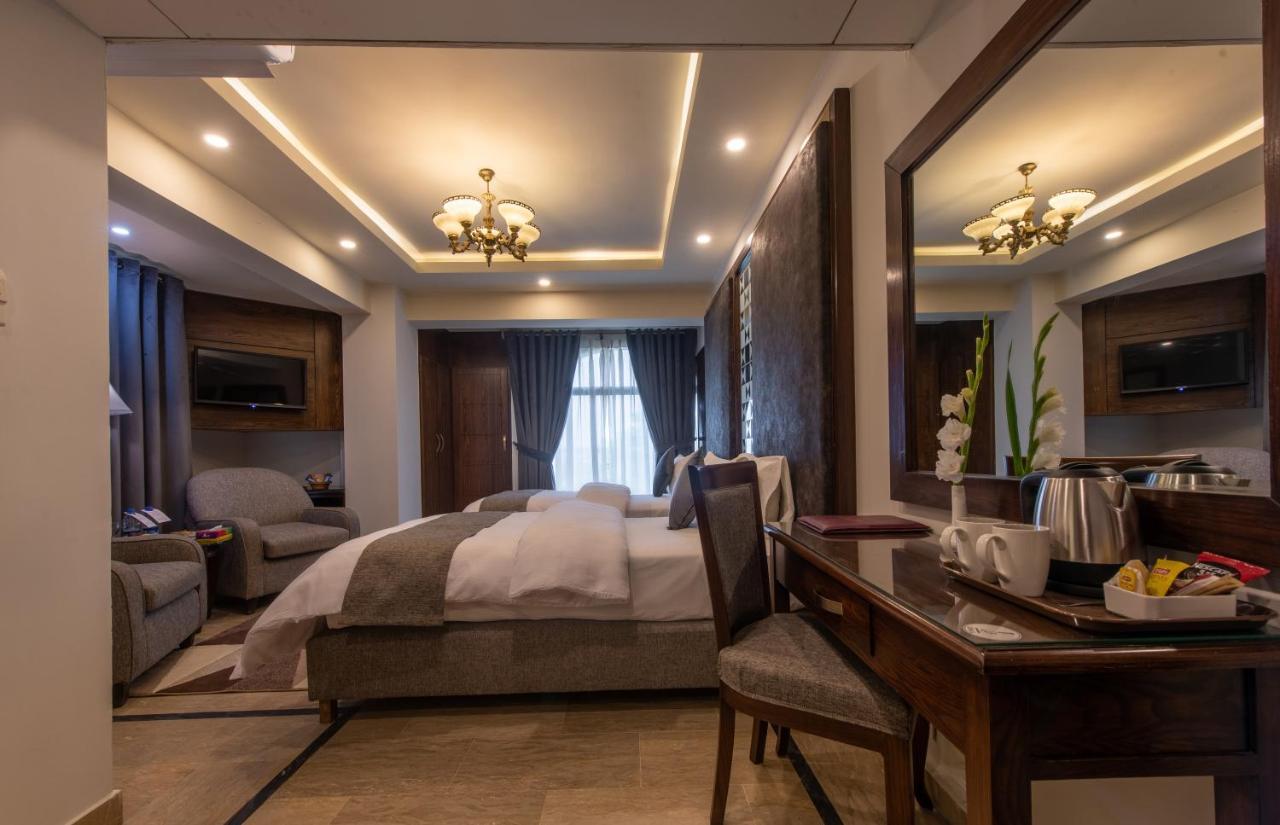 Envoy Continental Hotel Исламабад Экстерьер фото