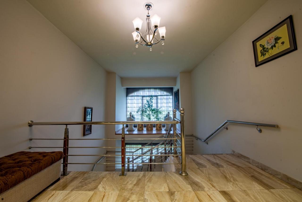 Envoy Continental Hotel Исламабад Экстерьер фото