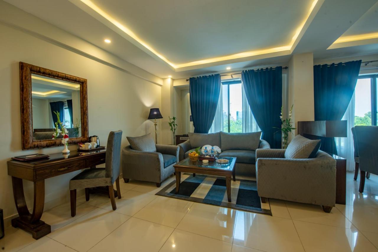 Envoy Continental Hotel Исламабад Экстерьер фото