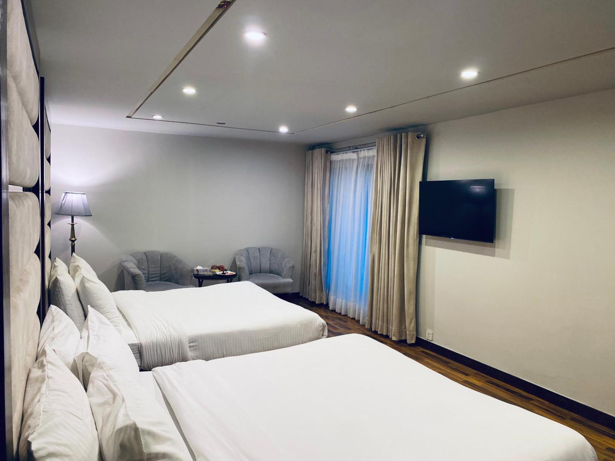 Envoy Continental Hotel Исламабад Экстерьер фото